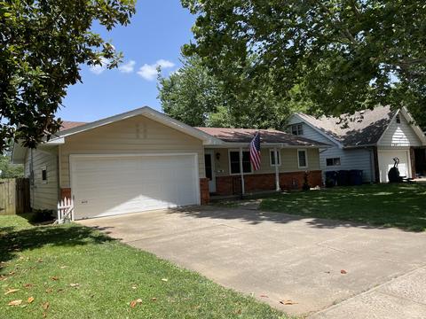 1361 E Woodland St, Springfield, MO 65804 photo 1