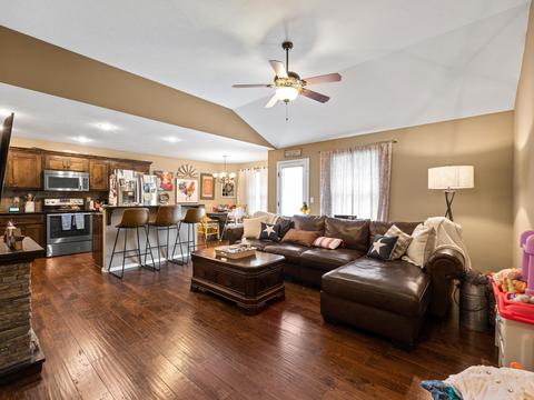 1002 E Highview Dr, Ozark, MO 65721 photo 1