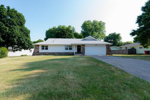 2301 E Parkwood St, Springfield, MO 65803 photo 1