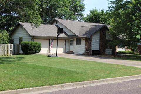 1403 Roxbury Dr, Monett, MO 65708 photo 1