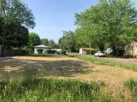 1477 E Whiteside St, Springfield, MO 65804 photo 1
