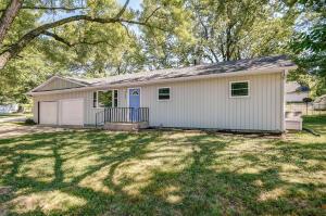 908 Daniels St, Aurora, MO 65605 photo 1