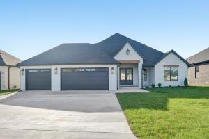 1561 N Lake Edge Dr, Springfield, MO 65802 photo 1