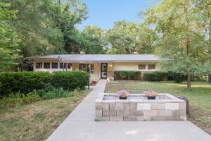 3040 E Beaumont St, Springfield, MO 65804 photo 1