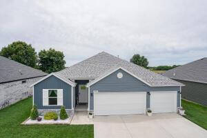 402 W Picardy St, Republic, MO 65738 photo 1