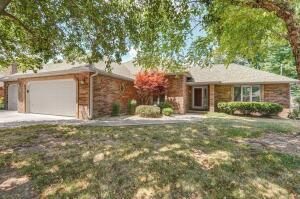 1925 E Ridgewood Dr, Springfield, MO 65804 photo 1
