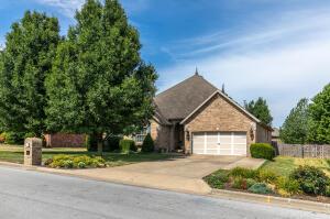3833 N Sheedy Ave, Springfield, MO 65803 photo 1
