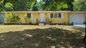 1108 Sunshine Dr, Aurora, MO 65605 photo 1