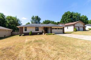 940 E Redbud Ln, Springfield, MO 65803 photo 1