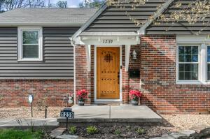 1239 E Linwood Dr, Springfield, MO 65804 photo 1