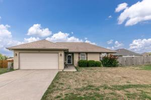 701 Osage St, Clever, MO 65631 photo 1