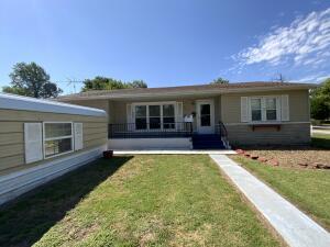 302 Locust, Aurora, MO 65605 photo 1