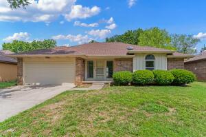 1319 W Lindberg St, Springfield, MO 65807 photo 1