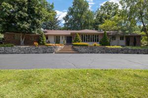 2412 S Edgewater Dr, Springfield, MO 65804 photo 1