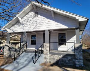 210 S Elliott Ave, Aurora, MO 65605 photo 1