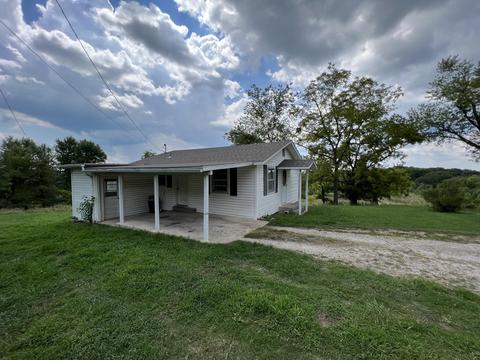 900 Perry St, Ava, MO 65608 photo 1
