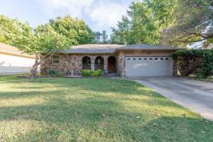 704 E Cambridge St, Springfield, MO 65807 photo 1
