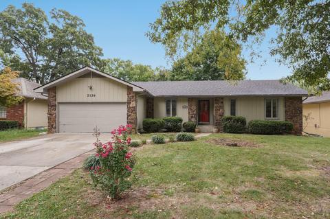 2126 S Hillcrest Ave, Springfield, MO 65807 photo 1