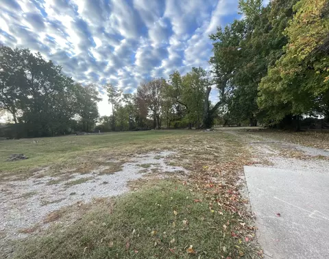 422 W Norton Rd, Springfield, MO 65803 photo 1