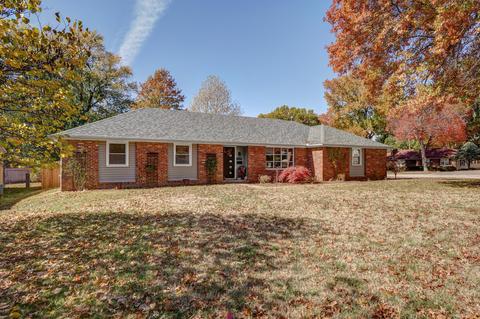 2425 S Hillsboro Ave, Springfield, MO 65804 photo 1