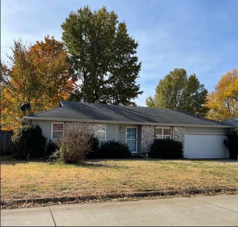 1136 E Rosebrier St, Springfield, MO 65807 photo 1