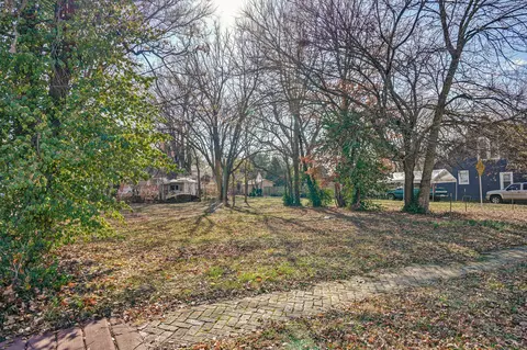 900 W Pershing St, Springfield, MO 65806 photo 1