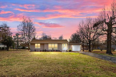 901 Hillcrest Dr, Monett, MO 65708 photo 1