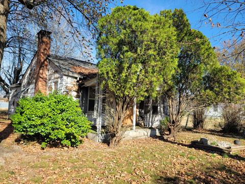 115 W High St, Aurora, MO 65605 photo 1