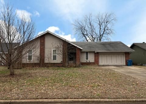 1352 E Woodgate St, Springfield, MO 65804 photo 1