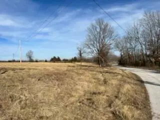 000 Clark St, Mansfield, MO 65704 photo 2