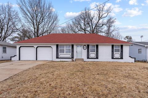 2910 E Bergman St, Springfield, MO 65802 photo 1