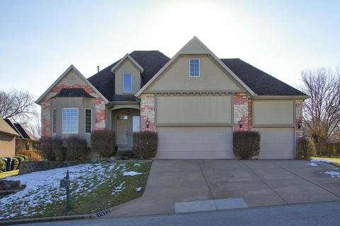 1052 S Carriage Ave, Springfield, MO 65809 photo 1
