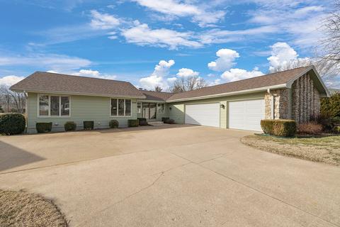 3740 E Meadowmere Pl, Springfield, MO 65809 photo 1