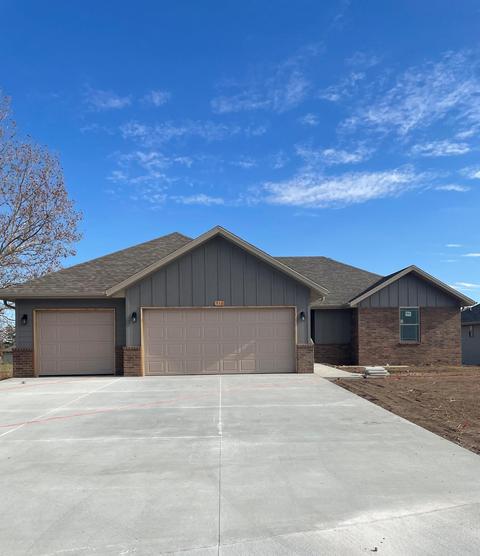 516 N Stella Ct, Willard, MO 65781 photo 1