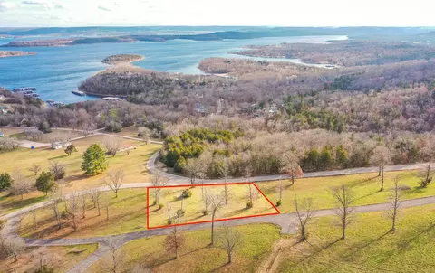 9 Carriage Oaks Drive Dr # A, Reeds Spring, MO 65737