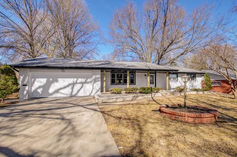 2379 E Wayland St, Springfield, MO 65804 photo 1
