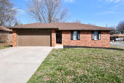 1023 W Lindberg St, Springfield, MO 65807 photo 1