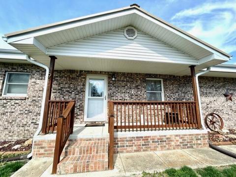 911 E Tenth St, Mountain Grove, MO 65711 photo 1