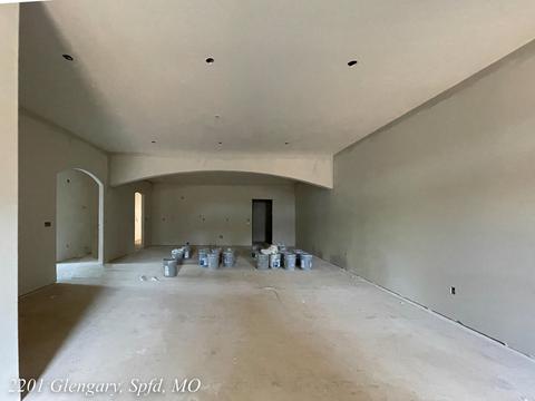 Living - 2175 W Glengary Ct, Springfield, MO 65810 photo 2 of 2