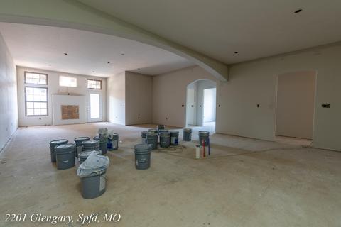 Living - 2175 W Glengary Ct, Springfield, MO 65810 photo 1 of 2