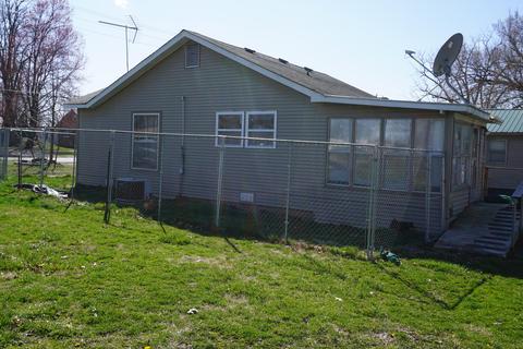 805 E 9th St, Mountain Grove, MO 65711 photo 1