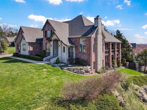 2977 W Cedarbluff Dr, Springfield, MO 65810 photo 1