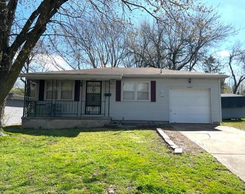 2066 N Albertha Ave, Springfield, MO 65803 photo 1