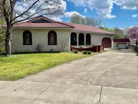3844 S Lindell Ave, Springfield, MO 65807 photo 1