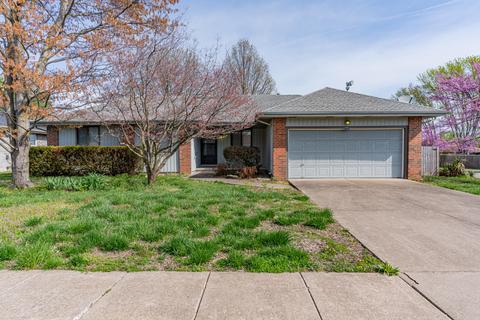 4825 W La Siesta St, Springfield, MO 65802 photo 1