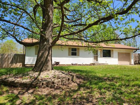 1335 Hereford Dr, Marshfield, MO 65706 photo 1