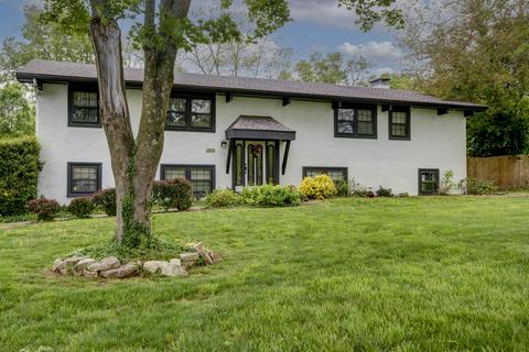 733 S Mumford Dr, Springfield, MO 65809 photo 1