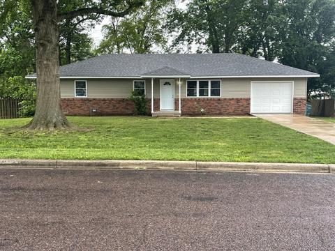 409 Schulz Ave, Monett, MO 65708 photo 1