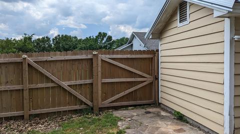 Exterior - 1404 6th St, Monett, MO 65708 photo 8 of 11