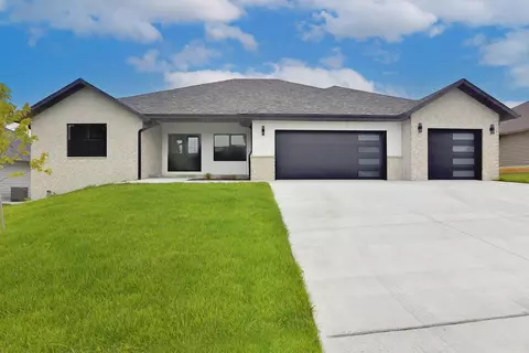 1506 E Hayloft Dr, Ozark, MO 65721 photo 1